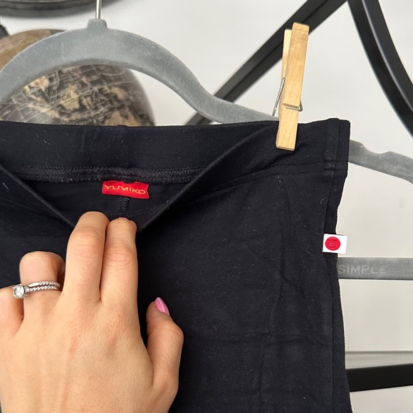 Yumiko Black Leggings - Picture 2 of 5